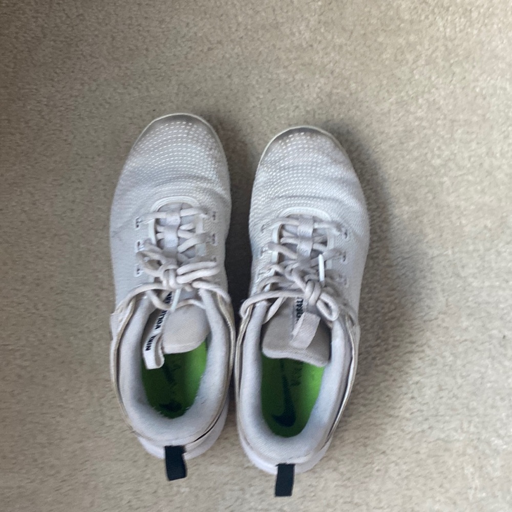 lightly used volleyball shoes nike size 11 women’s